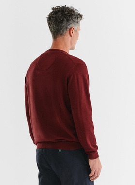 Bordowy gładki sweter męski z dekoltem w serek