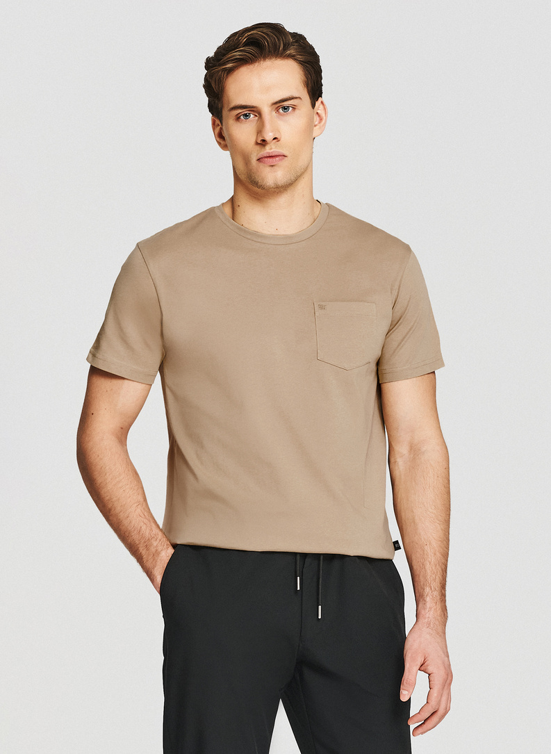 Beżowy bawełniany t-shirt z kieszonką