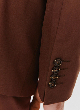 Dwuczęściowy brązowy garnitur męski