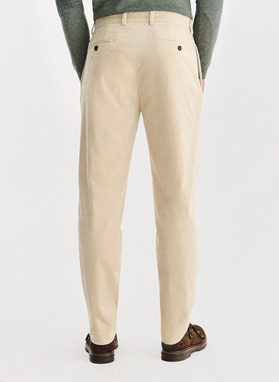 Beżowe spodnie z zakładkami