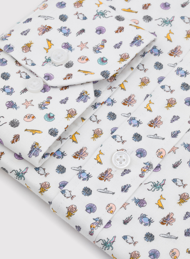 Biała koszula męska we wzór morski