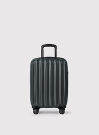 Mała czarna walizka ze żłobieniami