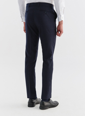 Granatowy wełniany garnitur w kratę