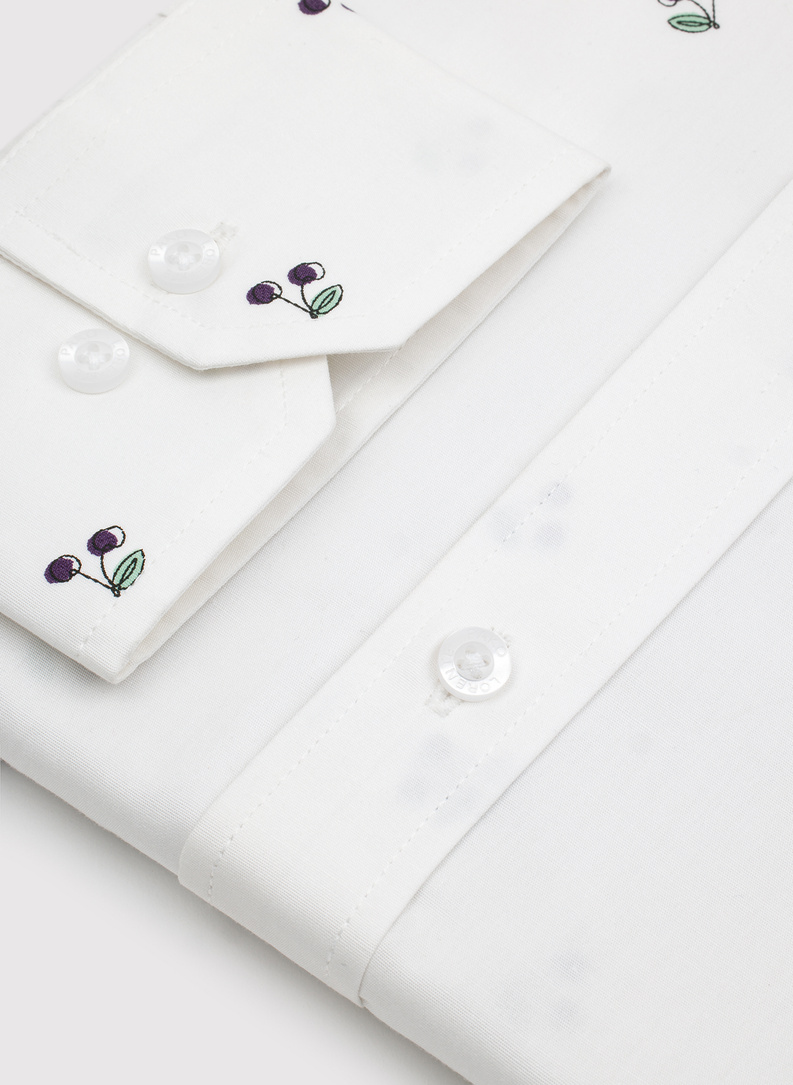 Biała koszula męska w wiśnie