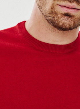 Czerwony męski sweter