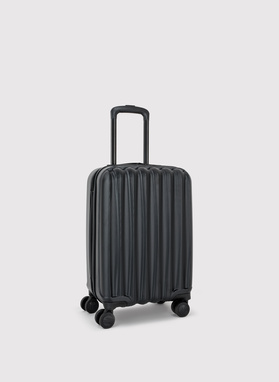 Kabinowa czarna walizka ze żłobieniami