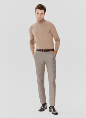 Beżowy gładki golf męski