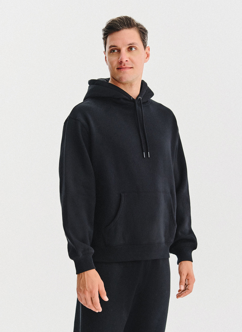Czarny dres męski z bluzą z kapturem