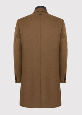 Męski kamelowy płaszcz z wełną