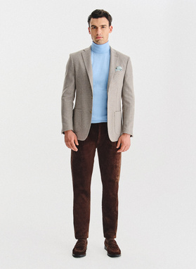 Jasnobrązowa marynarka w drobną kartkę