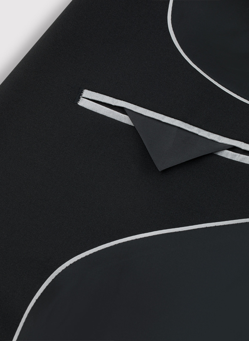 Gładki garnitur męski w kolorze czarnym