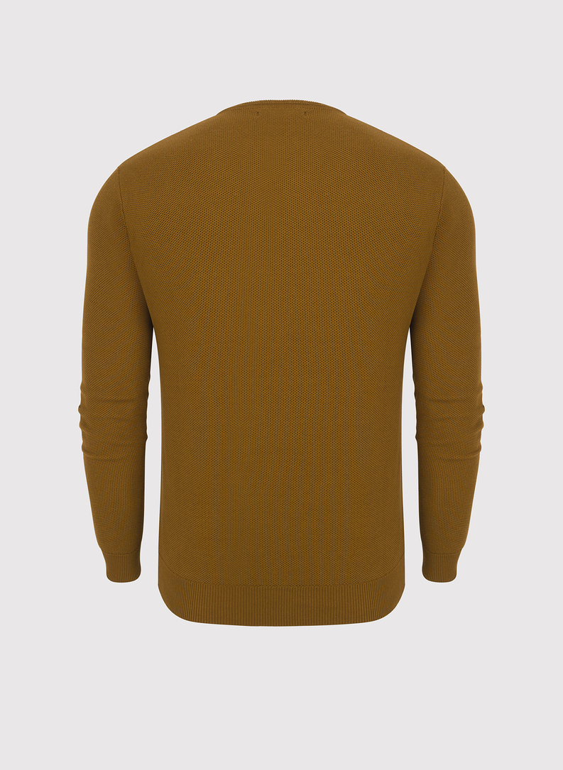 Musztardowy sweter męski z okrągłym dekoltem