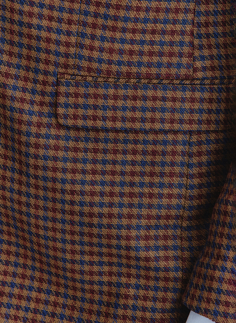 Brązowa marynarka w drobną kratę