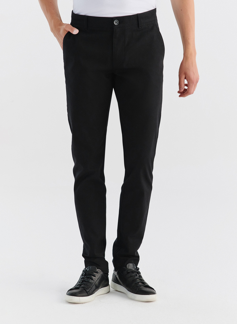 Czarne spodnie męskie o kroju Slim Fit