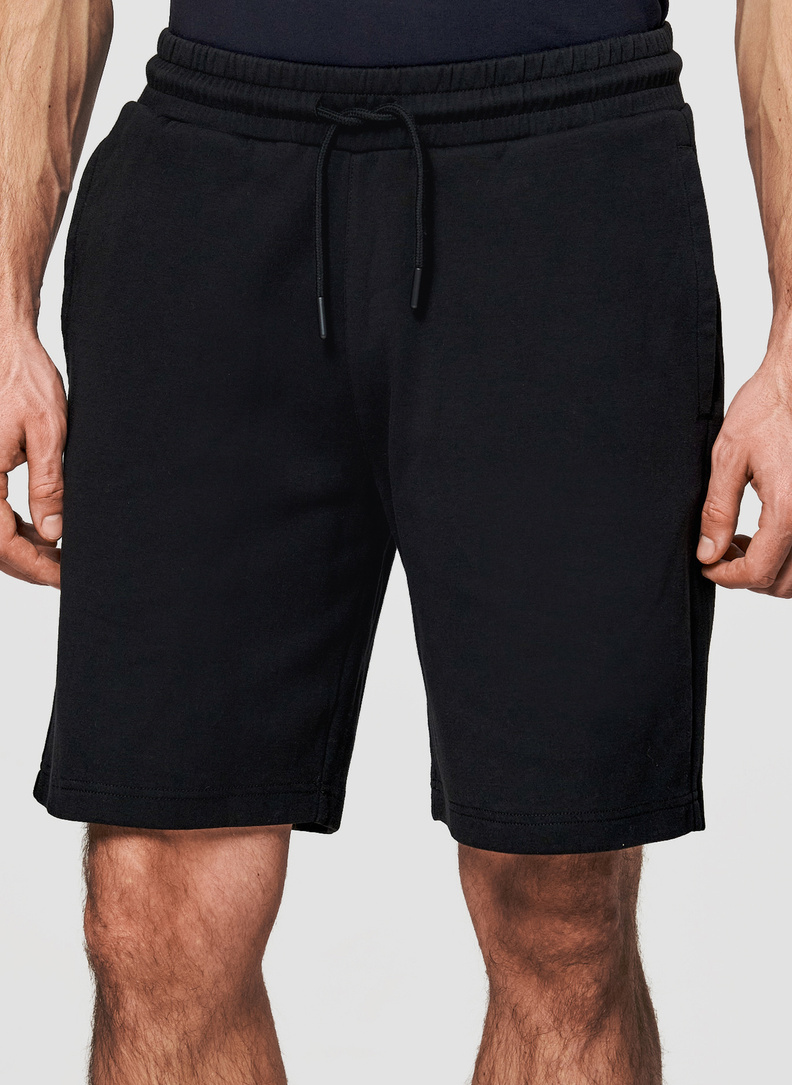 Czarne szorty dresowe