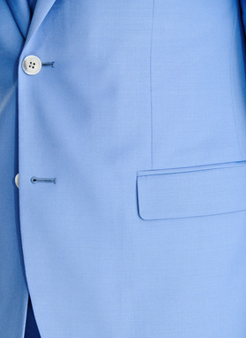 Niebieski wełniany garnitur męski