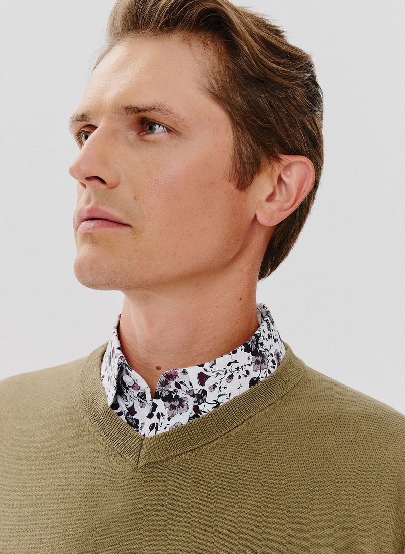 Zielony męski sweter w serek