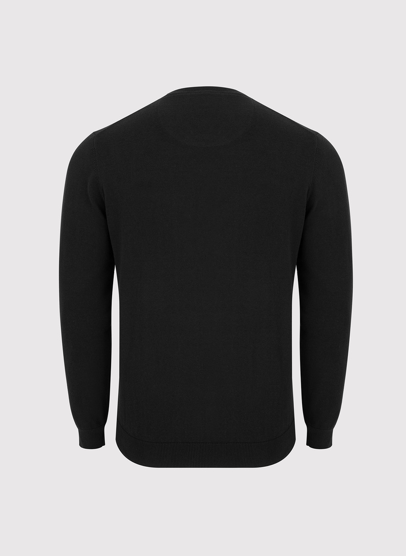 Czarny męski sweter w serek 
