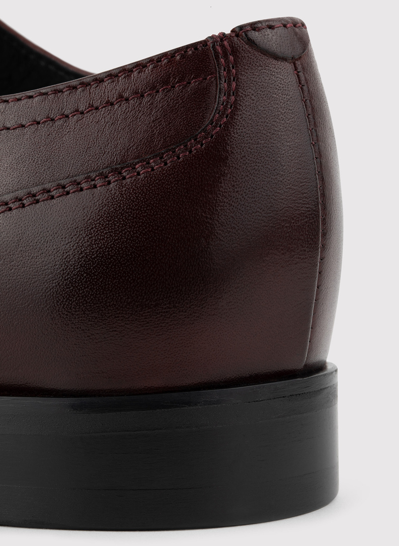 Bordowe buty męskie typu brogsy