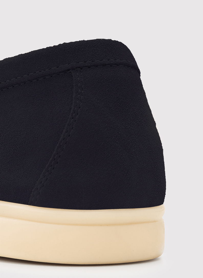 Granatowe mokasyny z zamszu