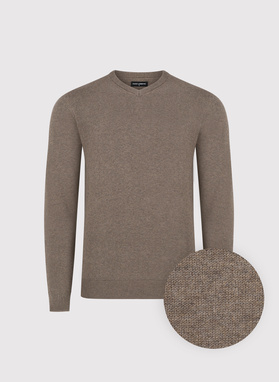 Brązowy męski sweter z dekoltem w serek