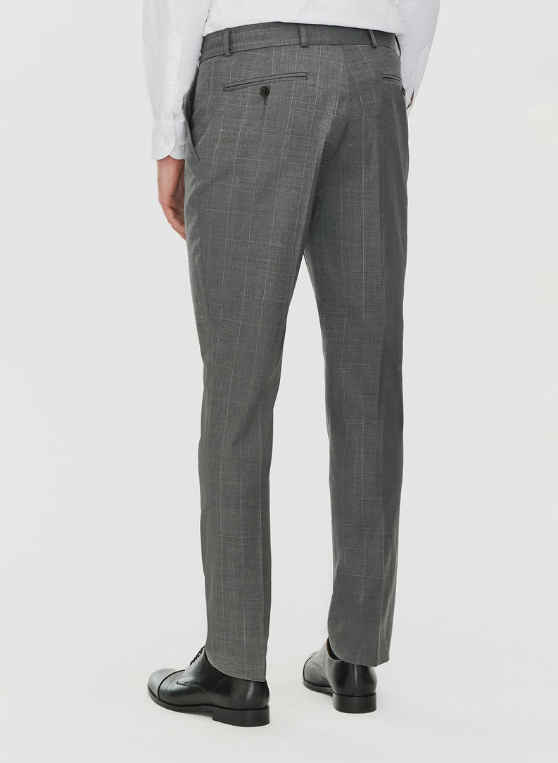 Dwuczęściowy garnitur męski w drobną kratę