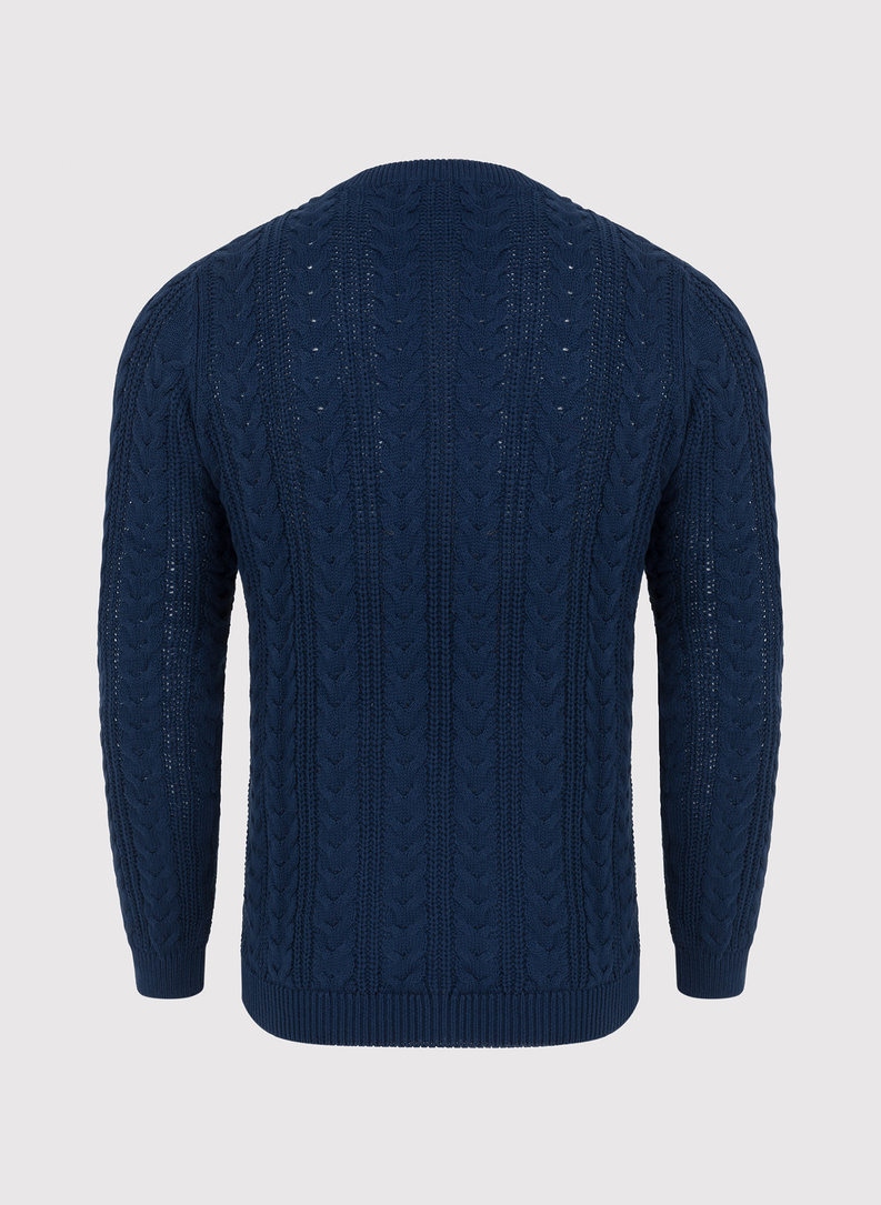 Granatowy sweter męski o warkoczowym splocie