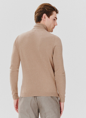 Beżowy gładki golf męski