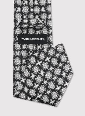 Czarny krawat w geometryczny wzór