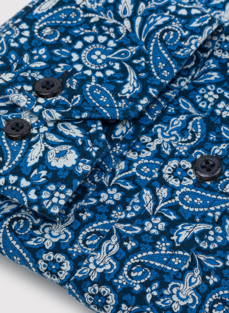 Casualowa niebieska koszula w paisley