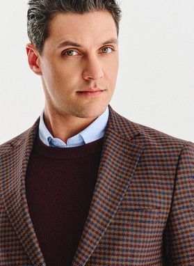 Brązowa marynarka w drobną kratę