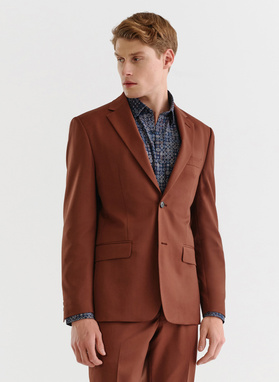 Gładki brązowy garnitur męski