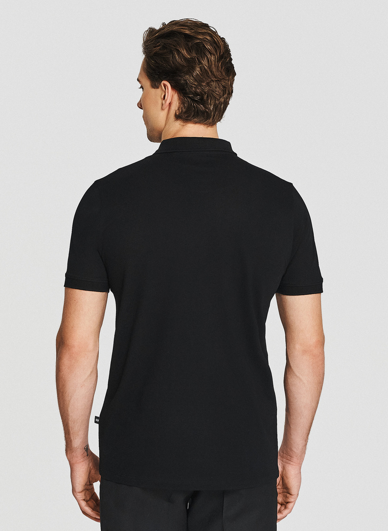 Czarny t-shirt polo z bawełny