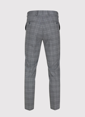 Szary męski garnitur w kratkę