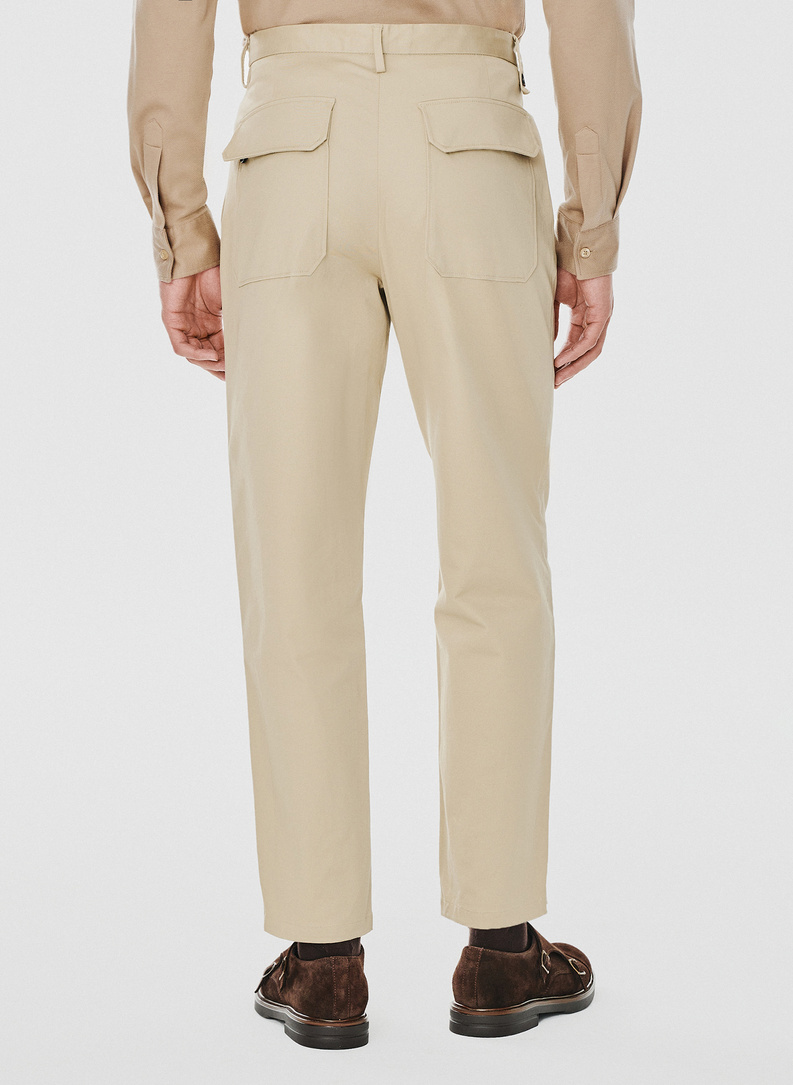 Beżowe spodnie męskie o kroju carrot
