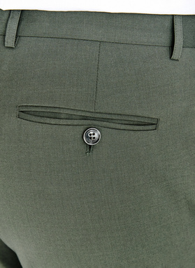 Zielony wełniany garnitur męski