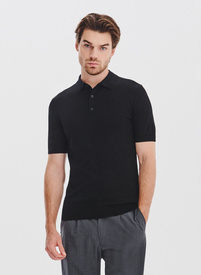 Czarny swetrowy t-shirt polo