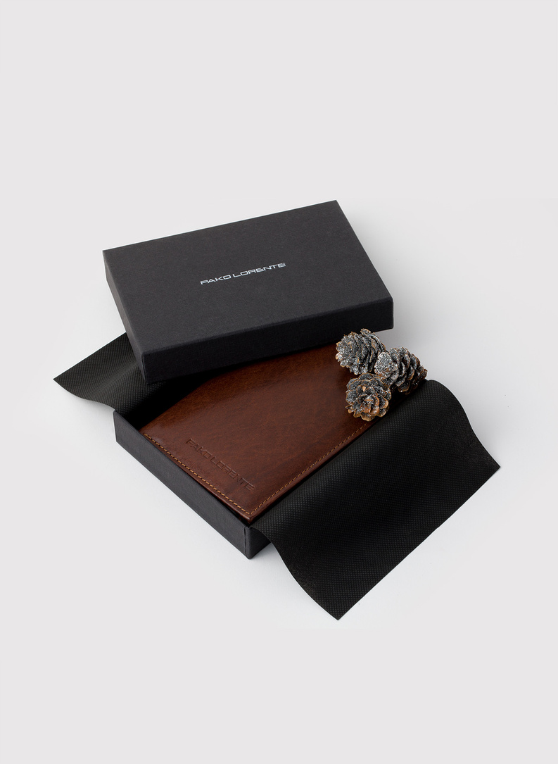 Brązowy skórzany portfel z wyjmowaną wkładką 