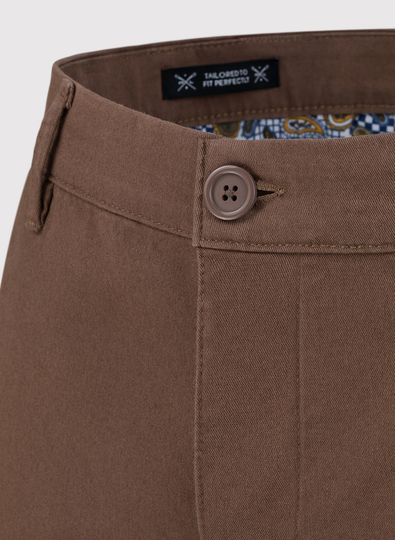 Jasnobrązowe spodnie męskie o kroju Slim Fit