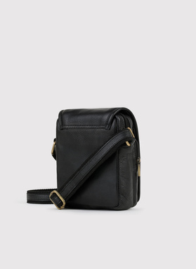 Czarna skórzana torba męska na ramię