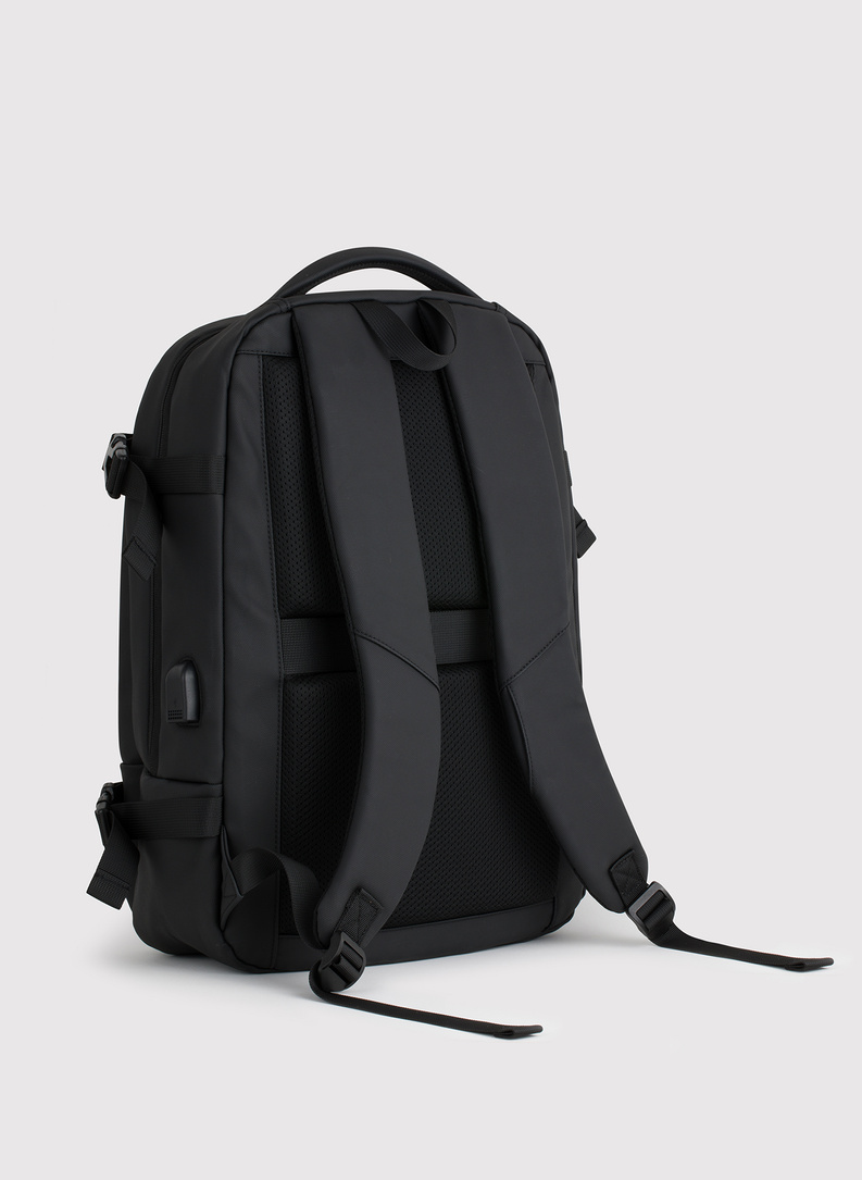 Czarny plecak męski z USB