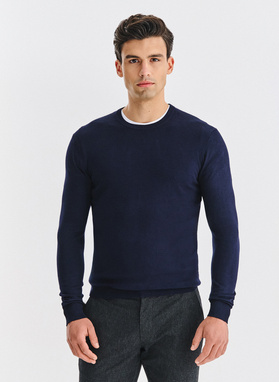 Granatowy sweter męski