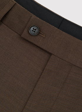 Brązowe spodnie garniturowe