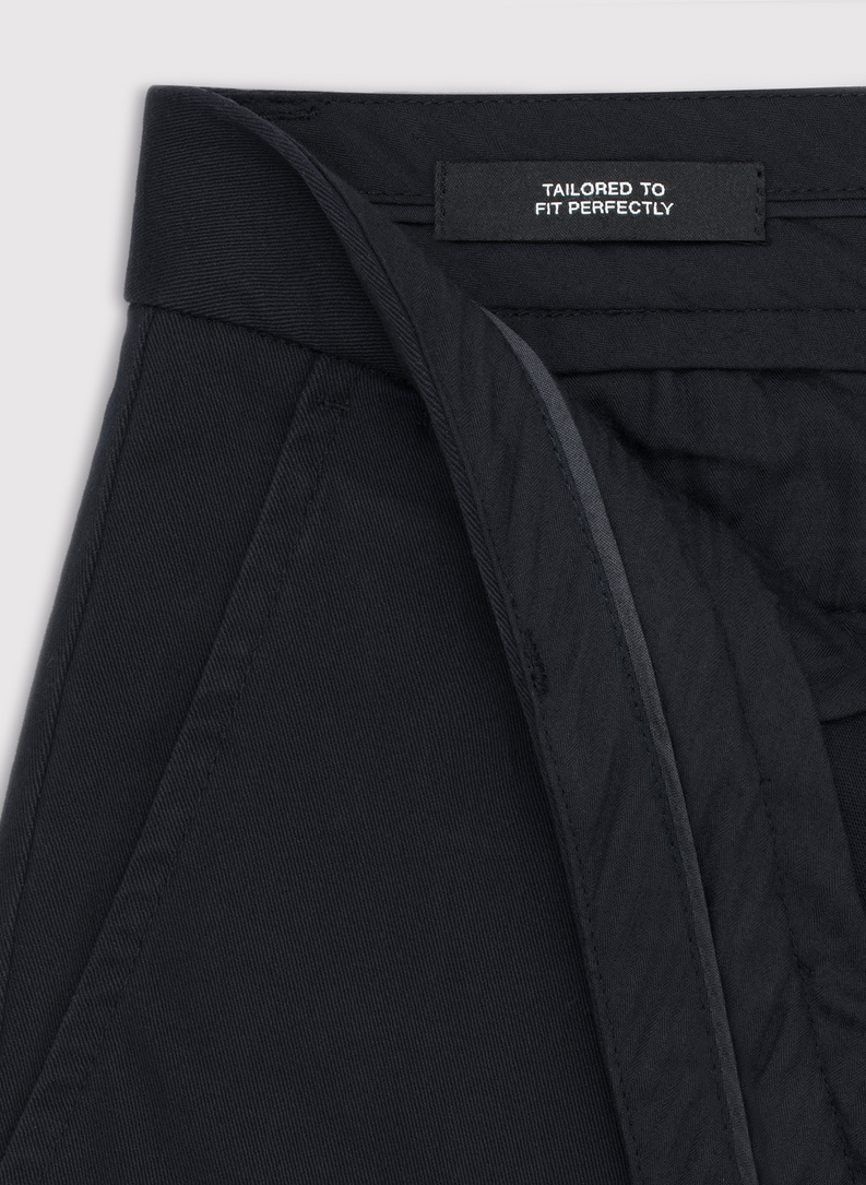 Granatowe spodnie chino z bawełną