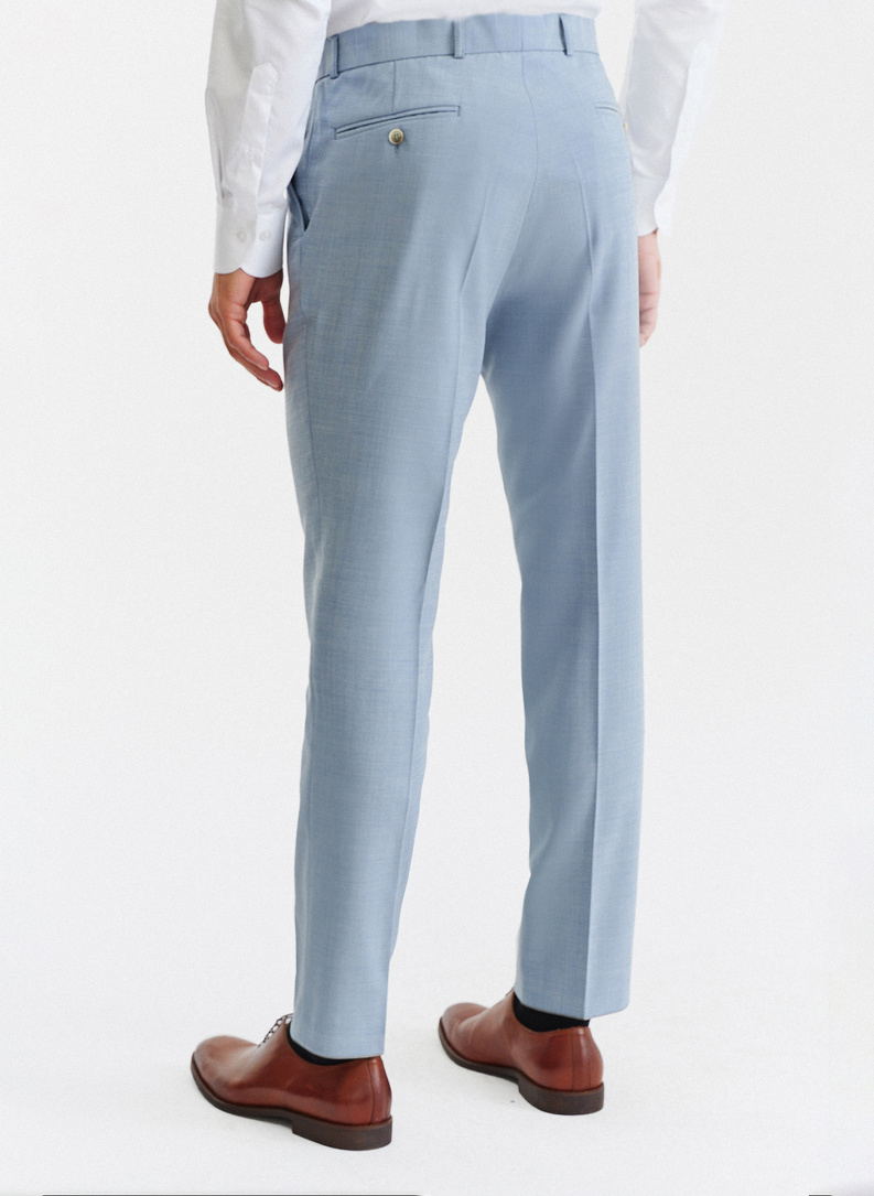 Gładki błękitny garnitur męski z wełny