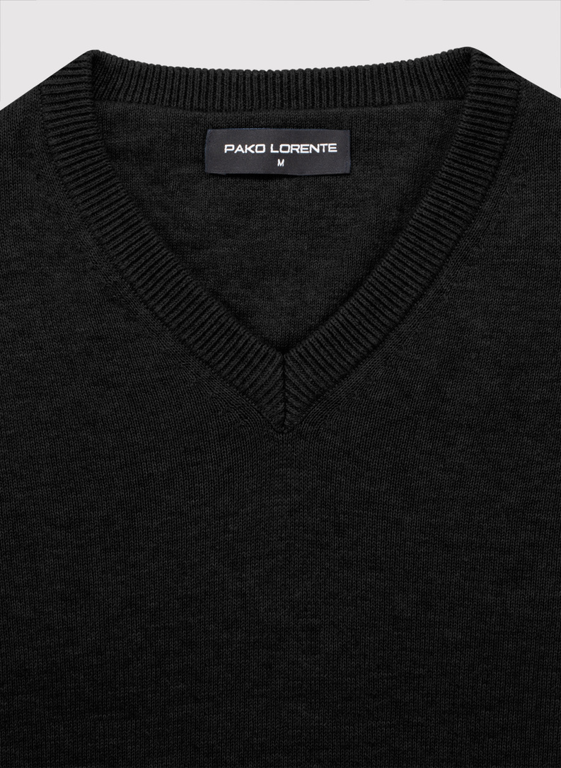 Czarny sweter męski v-neck