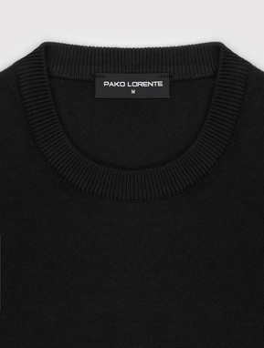 Czarny sweter męski