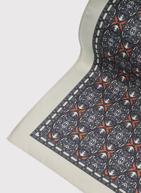 Szara poszetka w geometryczny wzór