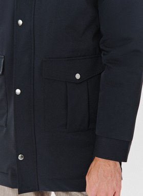 Granatowa kurtka męska o prostym kroju