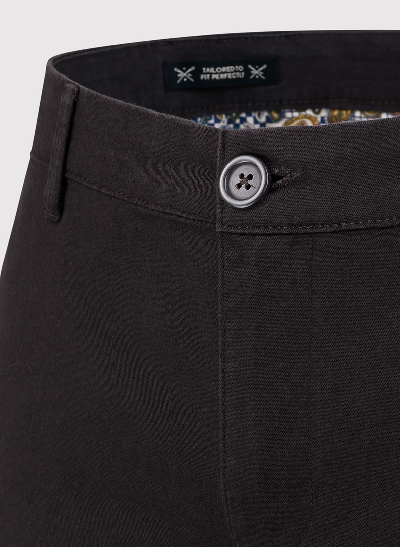 Ciemnobrązowe spodnie męskie o kroju Slim Fit